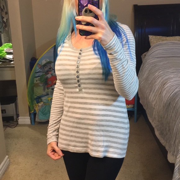 Like new Old Navy long sleeve shirt - Picture 2 of 8